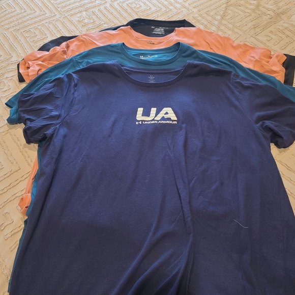 Under Armour Other - Set Of 4. Under Armour Men’s Short Sleeve Tee. Cl-1
